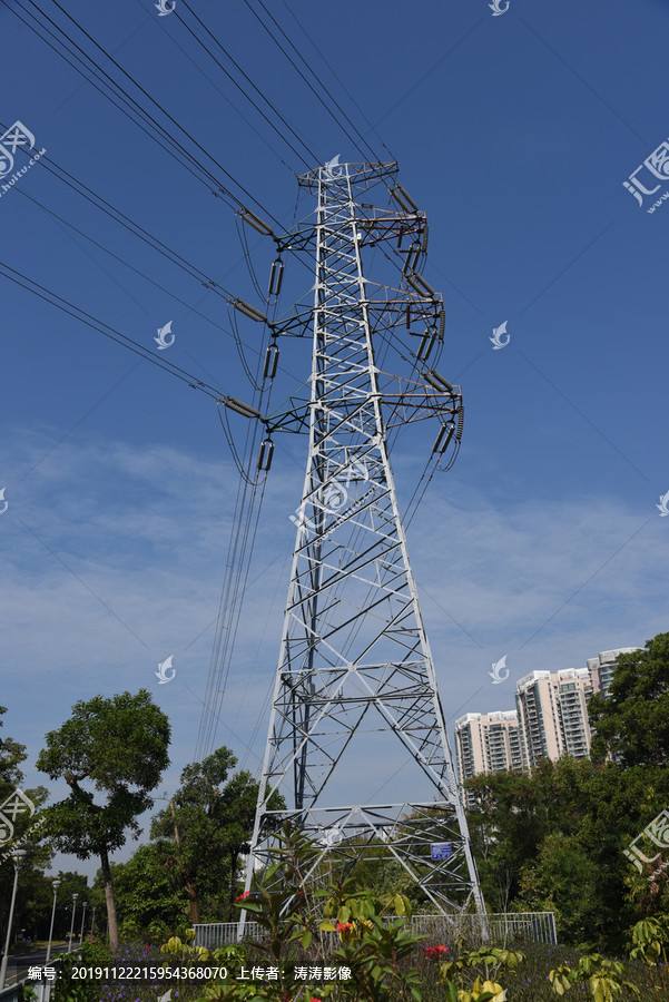 电杆高压线与高压线铁塔有什么不同呀？
z1.jpg